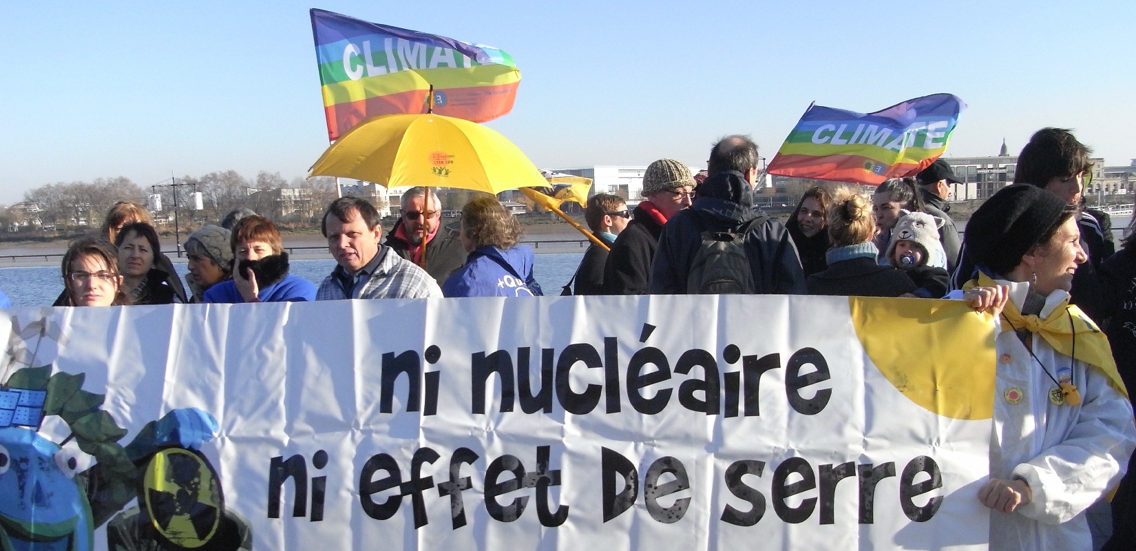 ni-nuke-ni-serre.jpg (367127 octets)